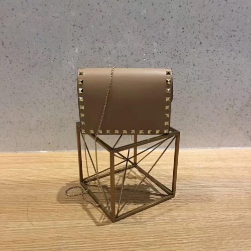 Valentino Garavani Rockstud leren clutch 01327 abrikoos