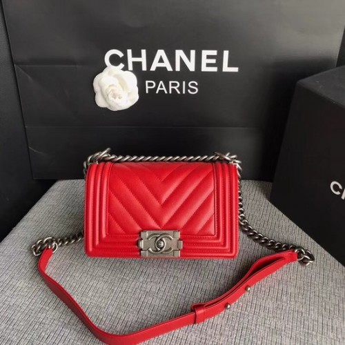 Chanel Le Boy Flap schoudertas origineel kaviaar leer P67085 kersen zilveren gesp