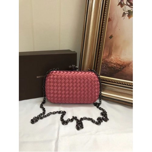 BOTTEGA VENETA Geknoopte satijnen clutch met slangenleer 62548 Watermeloenrood