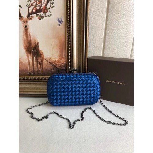 BOTTEGA VENETA Geknoopte satijnen clutch met slangenleer 62548 blauw