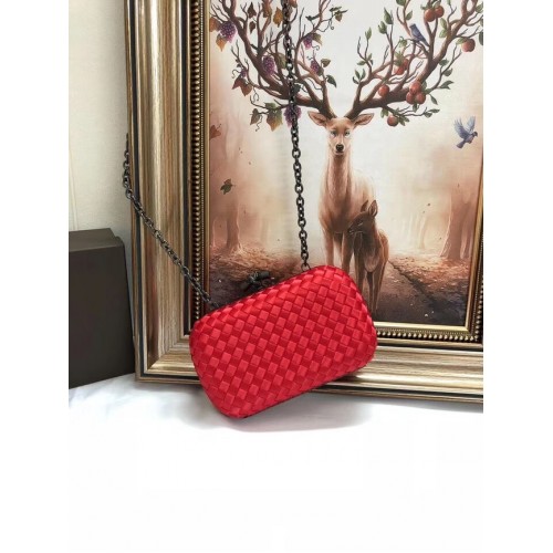 BOTTEGA VENETA Geknoopte satijnen clutch met slangenleer 62548 rood