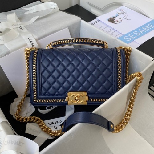 BOY CHANEL HANDTAS Goudkleurig metaal A67086 donkerblauw