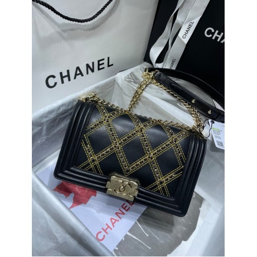 BOY CHANEL handtas verfrommeld kalfsleer goudkleurig metaal A67086 zwart