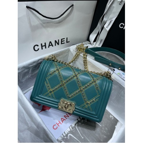 BOY CHANEL handtas verfrommeld kalfsleer goudkleurig metaal A67086 groen