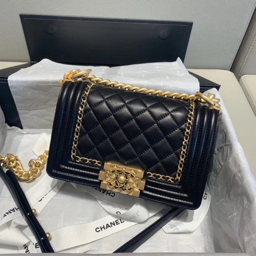 BOY CHANEL kleptas A67085 zwart