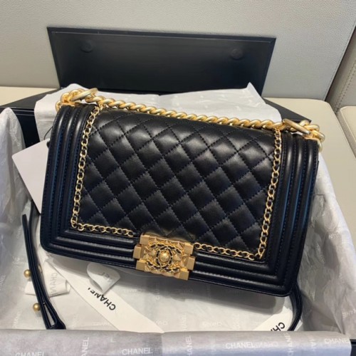 BOY CHANEL kleptas A67086 zwart