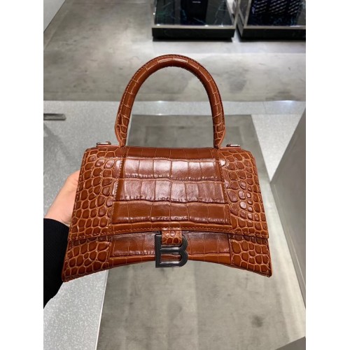 Balenciaga ZANDLOPER KLEINE HANDVATTAS Kalfsleer met krokodillenreliëf B108895E bruin