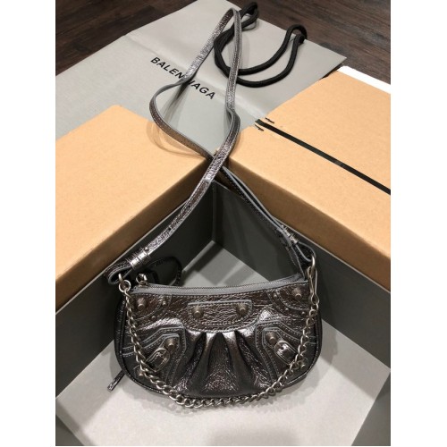 Balenciaga LE CAGOLE MINI PORTEMONNEE MET KETTING 6958141 grijs