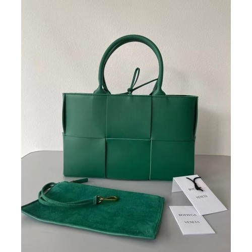 Bottega Veneta ARCO TOTE Kleine draagtas van generfd generfd leer 652867 RAINTREE