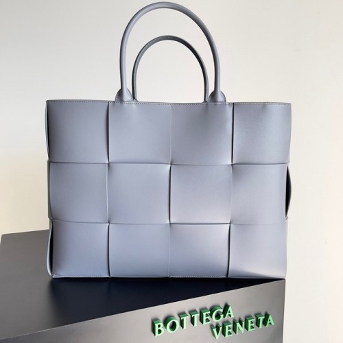 Bottega Veneta ARCO TOTE Large intrecciato draagtas van generfd leer 652868 grijs