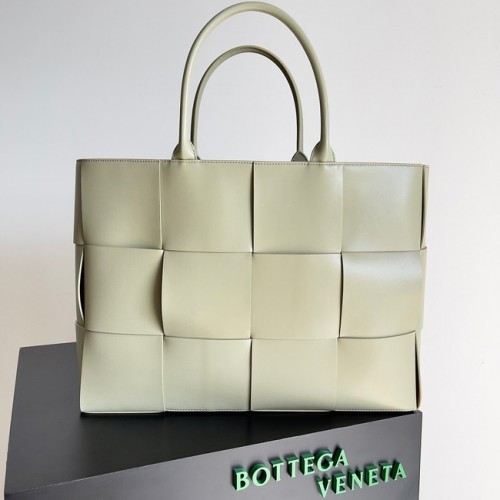 Bottega Veneta ARCO TOTE Large intrecciato draagtas van generfd leer 652868 lichtgrijs