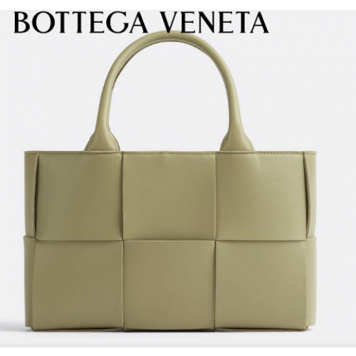 Bottega Veneta ARCO TOTE Kleine geweven draagtas van generfd leer 709337 Travertin