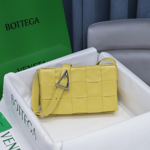 Bottega Veneta CASSETTE 018101 geel