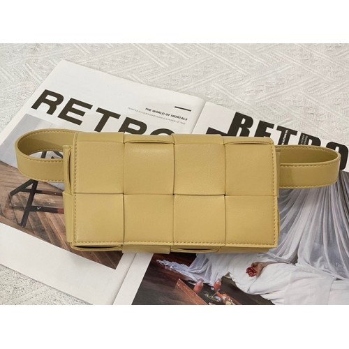Bottega Veneta CASSETTE Mini Intreccio leren heuptas 651053 ALMOND