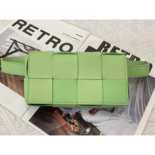 Bottega Veneta CASSETTE Mini Intreccio leren heuptas 651053 groen