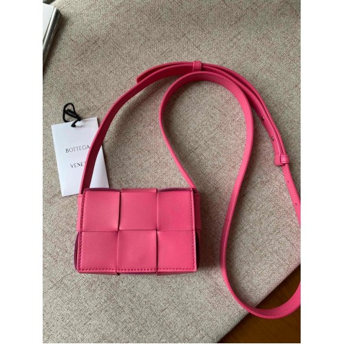 Bottega Veneta CASSETTE Mini Intreccio leren schoudertas 666688 roze