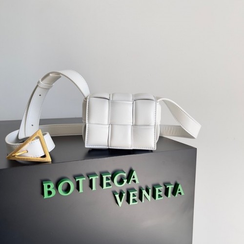 Bottega Veneta Candy Padded Cassette 716648 wit