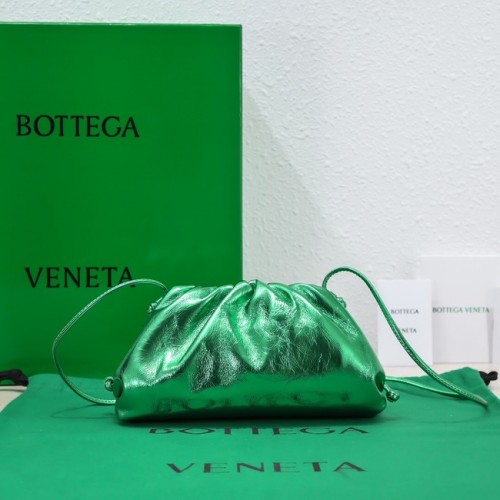Bottega Veneta Mini intrecciato lederen clutch met riem 585852 Parkiet