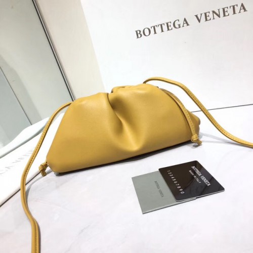 Bottega Veneta Nappa lamsleer zachte schoudertas 98057 geel