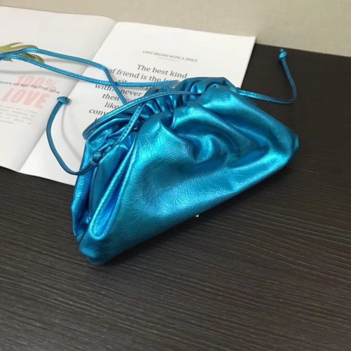 Bottega Veneta Nappa lamsleer zachte brede grote schoudertas 585852 blauw