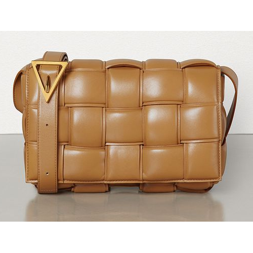 Bottega Veneta GEVOERDE CASSETTETAS 591970 CARAMEL