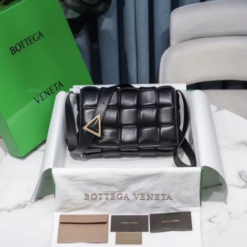 Bottega Veneta GEVOERDE CASSETTETAS 591970 zwart
