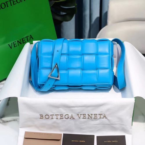 Bottega Veneta GEVOERDE CASSETTETAS 591970 blauw