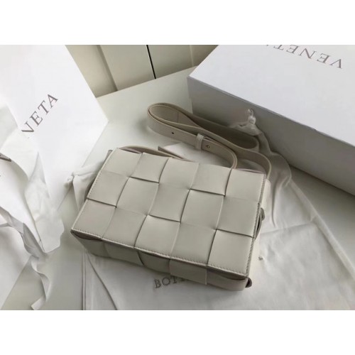 Bottega Veneta schapenvacht weven origineel leer 578004 gebroken wit