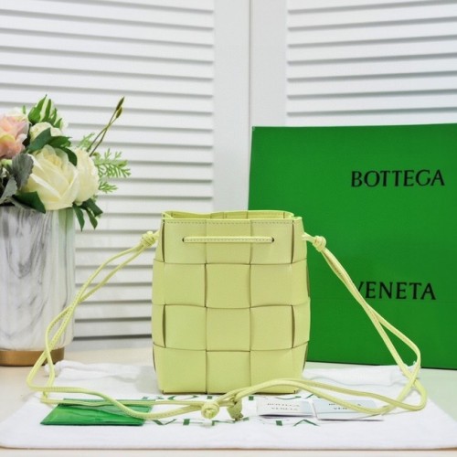 Bottega Veneta Small Cassette Bucket Bag 680218 Glinsterend groen