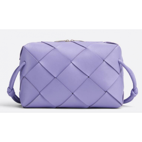 Bottega Veneta cameratas met kleine cassette 709417 Wisteria