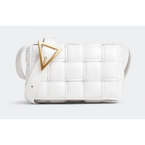 Bottega Veneta kleine gevoerde cassette 717506 wit