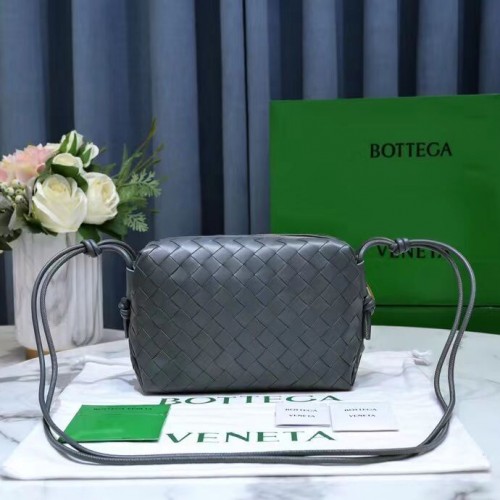 Bottega Veneta Small intrecciato leren schoudertas 680255 grijs