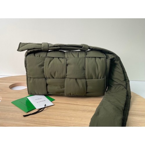 Bottega Veneta nylon schoudertas 591977 Kaki