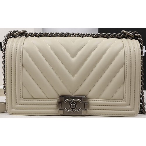 Boy Chanel Flap Bag Kalfsleer Chevron Quilting A67025 OffWhite