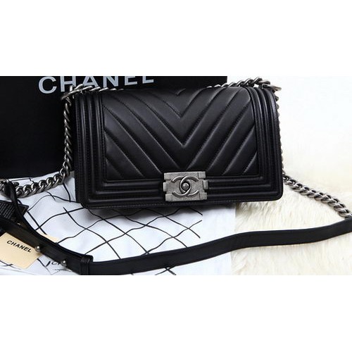 Boy Chanel Flap Bag Kalfsleer Chevron Quilting A67086 Zwart