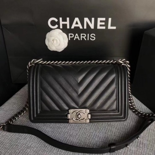 Boy Chanel Flap Bag Origineel Chevron Leer A67086V Zwart