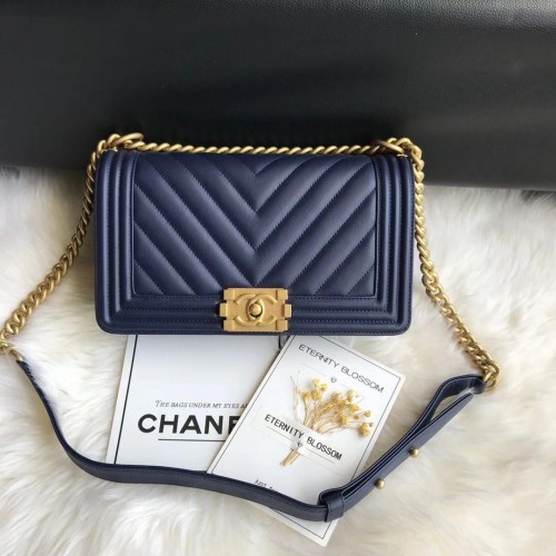 Boy Chanel Flap Bag Origineel Chevron Leer A67086V Blauw