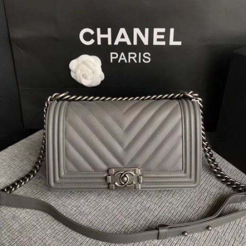 Boy Chanel Flap Bag Origineel Chevron Leer A67086V Grijs