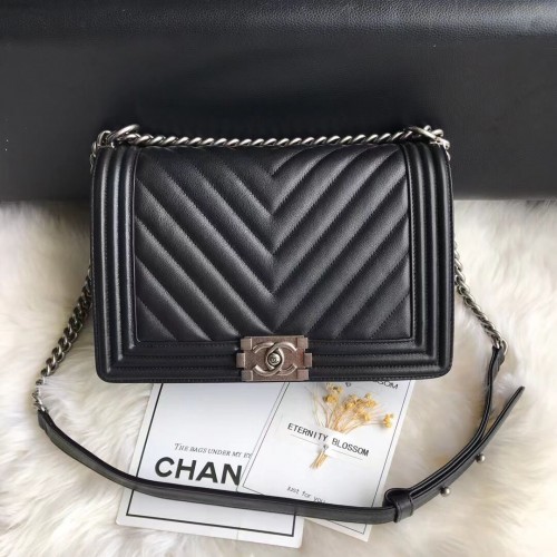 Boy Chanel Flap Bag Origineel Chevron Leer A67087V Zwart