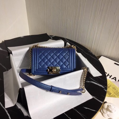Boy Chanel Flap schoudertas origineel leer blauw A67085 goud