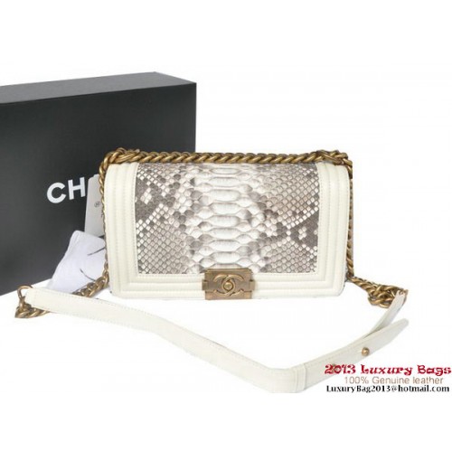 Boy Chanel Flap Schoudertas Python Leer A66095 Gebroken Wit
