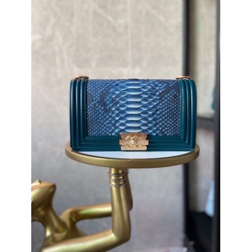 Boy Chanel Flap Schoudertas origineel Slangenleer AS67086 blauw