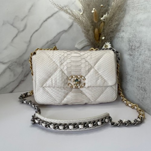 CHANEL 19 Flap Bag Originele slangenhuid flap bag AS1160 Crème