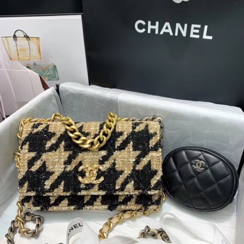 CHANEL 19 Flap Bag WOC 33817 abrikoos&zwart