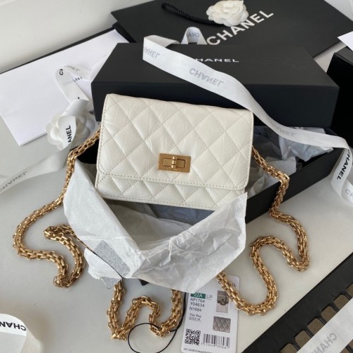 CHANEL CLASSIC WALLET ON CHAIN AP1764 Kalfsleer goudkleurig metaal AP1764 wit