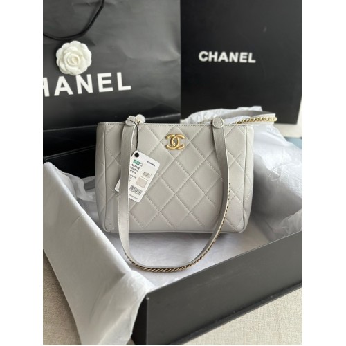 CHANEL Kalfsleer goudkleurig metaal AS3508 lichtgrijs