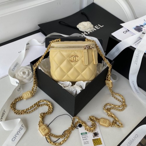 CHANEL KLEINE VANITY MET KETTING Lamsleer goudkleurig metaal AP2931 lichtgeel