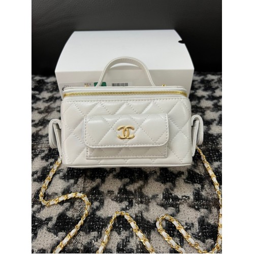 CHANEL VANITY MET KETTING 68112 wit