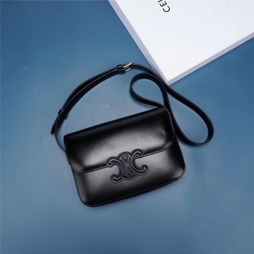 Celine TEEN CLASSIC BAG IN BOX KALFSLEER 199223 ZWART