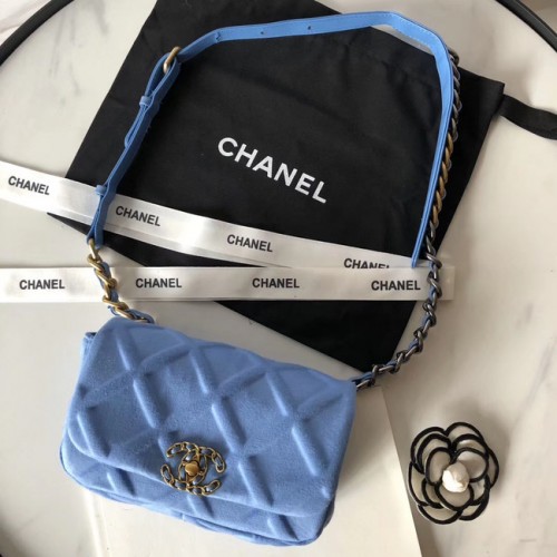 Chanel 19 Bodypack AS1163 lichtblauw